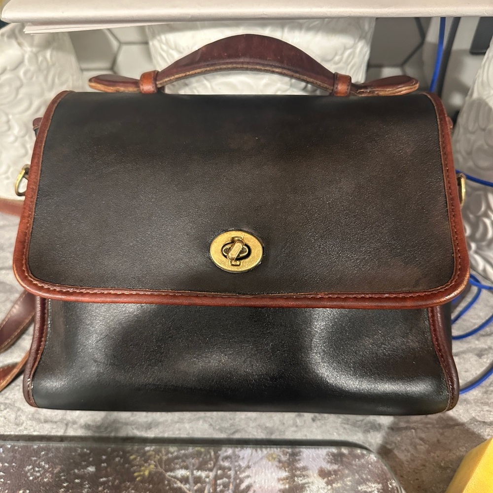 COACH Vintage 80s Turnlock Brown And Black Leather Spectator Bag with Brass - Picture 10 of 12